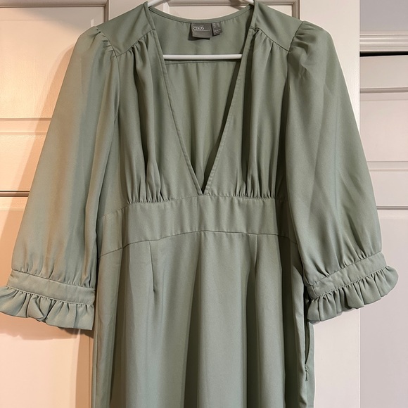 Elegant Sage Green Maxi Dress - NWOT - Never Worn - Picture 3 of 6